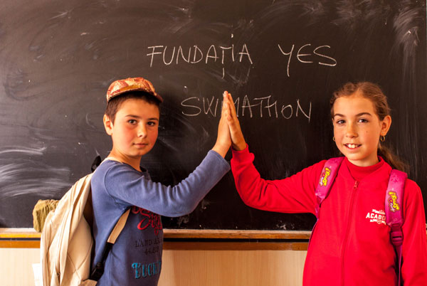 Fundația YES susține generația viitoare și dotează 20 de elevi din România cu sisteme PC