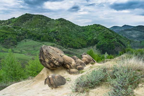 Trovantii de la Ulmet. Credit foto: Geoparcul Ținutul Buzăului