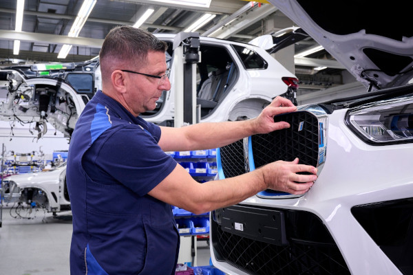 Production BMW iX5 Hydrogen Assembly