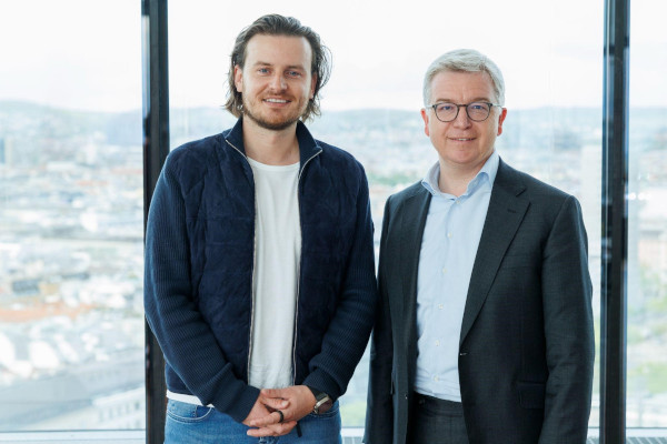 Eric Demuth, CEO Bitpanda - Michael Hollerer, GM Raiffeisenlandesbank No-Wien