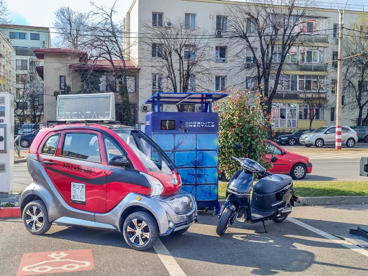 e-Mobility Rentals masinute curier si scuter