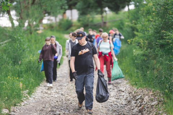 Cea mai mare ecologizare de pe traseul Via Transilvanica a avut loc în Suceava, Mureș și Bistrița