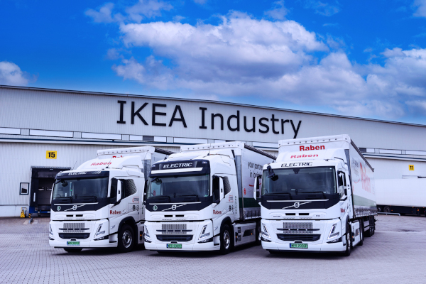 Volvo Trucks, IKEA Industry și Raben Group își continuă călătoria către transportul de marfă cu emisii zero