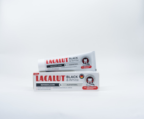 LACALUT® Black & White pentru gingii sănătoase și dinți de un alb natural