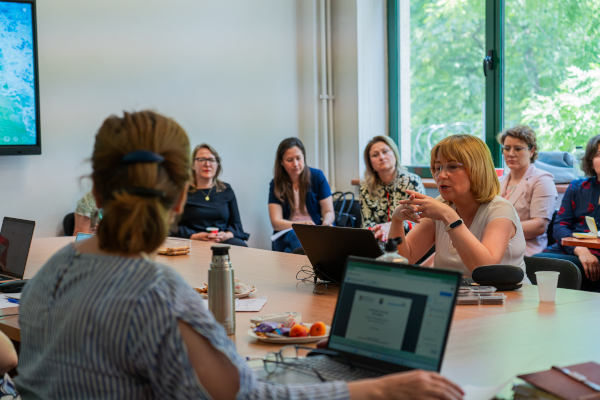 Teach for Romania și Facultatea de Psihologie și Științele Educației – Universitatea din București lansează înscrierile în cel de-al doilea an al programului postuniversitar de formare și dezvoltare continuă: Leadership educațional pentru transformare sustenabilă