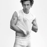 Calvin Klein dezvăluie prima parte a campaniei Primăvara 2024 cu Jeremy Allen White în rol principal Credite Campanie: Regizată și fotografiată de Mert Alas Stilist Emmanuelle Alt