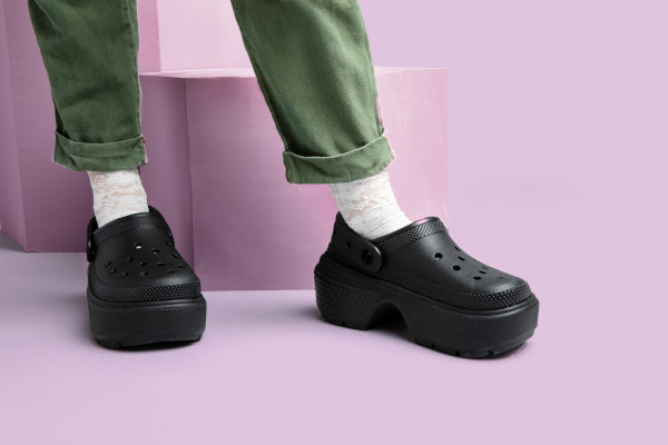 noua colecție Crocs Stomp