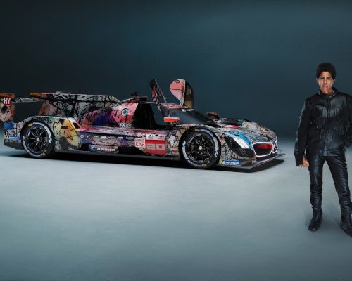 BMW Art Car creată de Julie Mehretu îşi sărbătoreşte premiera mondială la Centrul Pompidou din Paris