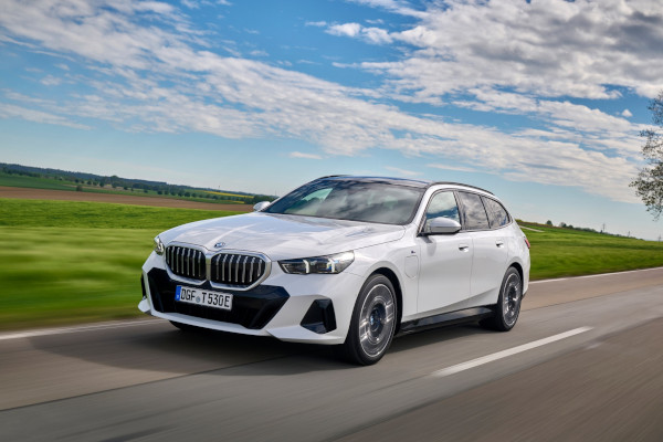 The new BMW 530e Touring - Driving