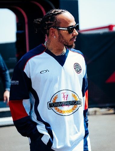 Lewis Hamilton poartă TOMMY HILFIGER la Marele Premiu al Ungariei