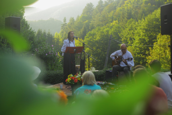 Dor de Doină II, Maria Casandra Hauși și Sorin Romanescu