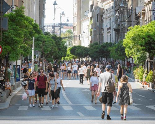 Weekend estival la „Străzi deschise, București – promenadă urbană”: concerte live, demonstrații de pictură și ateliere de creație pe Calea Victoriei