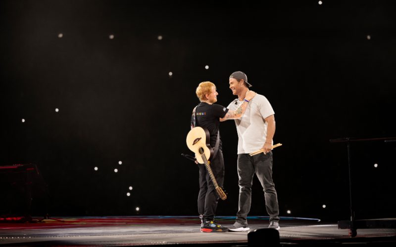 Global superstar Chris Hemsworth joins his friend, GRAMMY Award®-winning singer-songwriter Ed Sheeran, performing the song “Thinking Out Loud” in front of approximately 70,000 fans in Bucharest, Romania on August 24, 2024. This brain-boosting challenge was filmed for the second season of the Disney+ Original series from National Geographic LIMITLESS WITH CHRIS HEMSWORTH, coming 2025.(National Geographic/Evan Paterakis)