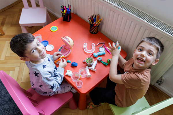 Perseverenta si constanta terapiilor cresc sansele de recuperare a copiilor cu autism