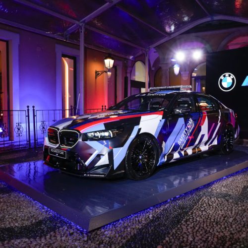 Putere hibridă de la BMW M: noul BMW M5 MotoGP™ Safety Car