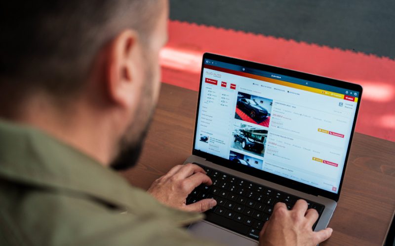 Plus Auto Marketplace lansează pachete personalizate pentru dealerii auto