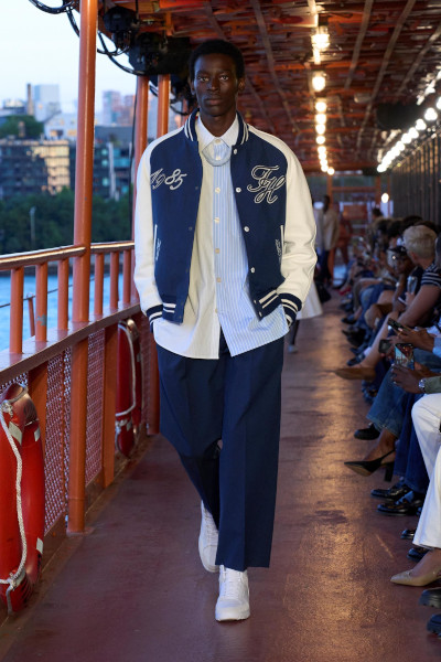 Tommy Hilfiger prezintă Nautical cu un twist în cadrul Fashion Week-ului din New York Tommy Hilfiger primavara 2025v