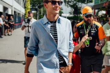 George Russell a purtat TOMMY HILFIGER în timpul weekendului de la Grand Prix-ul din Singapore