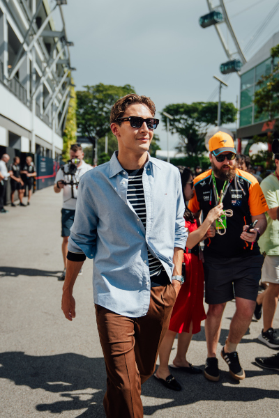 George Russell a purtat TOMMY HILFIGER în timpul weekendului de la Grand Prix-ul din Singapore