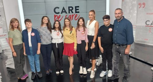 Peste jumătate dintre elevii unei clase de gimnaziu din Bucureşti participă la „Care pe care”! Un nou sezon al emisiunii dedicate exclusiv limbii române, din 5 octombrie, la TVR 1