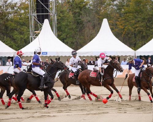 Polo scrie istorie în România: primul turneu internațional de polo călare pe nisip din țară, la care au participat peste 2800 de spectatori, a fost câștigat de Melissa Ganzi, ”Regina Polo-ului mondial”