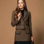 Descoperă eleganța toamnei cu noua colecție DiKa costum tweed