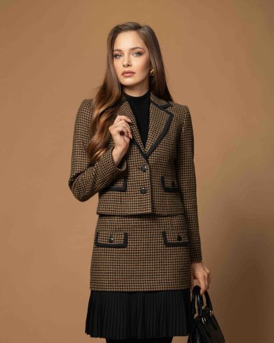 Descoperă eleganța toamnei cu noua colecție DiKa costum tweed