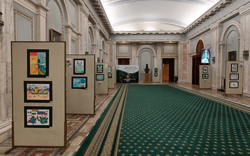 Expoziție de artă ecologistă la Palatul Parlamentului