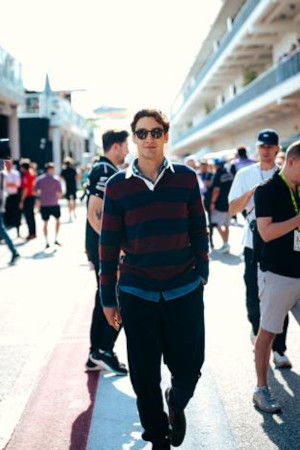 George Russell și Lewis Hamilton îmbrăcați în TOMMY HILFIGER la Austin Grand Prix