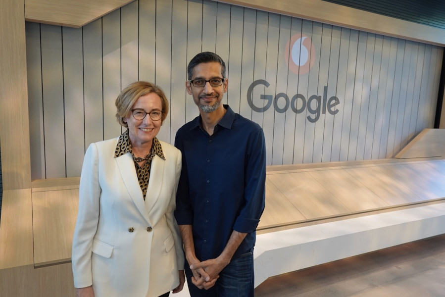 Margherita Della Valle (Vodafone Group) si Sundar Pichai (Google si Alphabet)