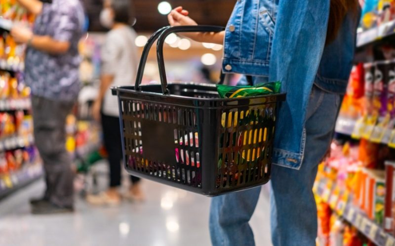 Cum să îmbunătățești experiența clienților și să reduci cozile la case? 5 soluții pentru retaileri