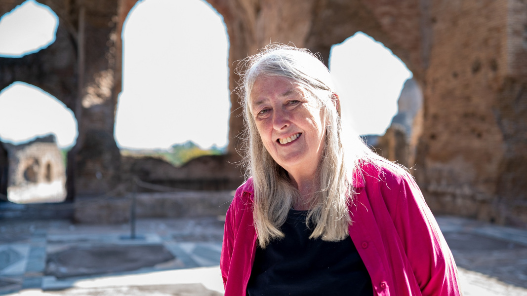 Ar trebui un împărat să inspire invidie sau milă? Viasat History prezintă Viețile secrete ale împăraților romani, cu Mary Beard