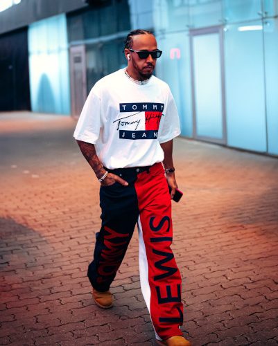 Lewis Hamilton a purtat TOMMY HILFIGER la São Paulo Grand Prix