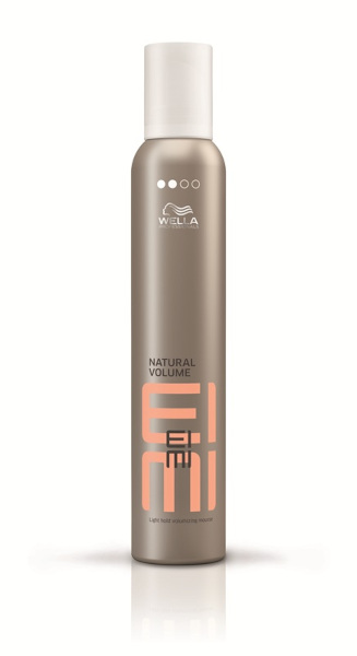 Wella EIMI Natural Volume spuma pentru volum cu fixare flexibila