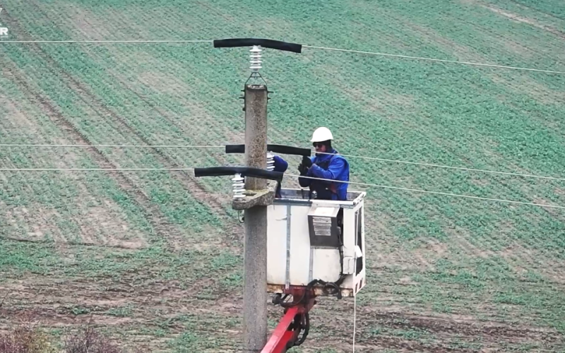 Montare teci electroizolante Rețele Electrice România