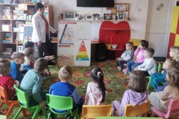 Soluția pentru reducerea obezității infantile: educarea învățătorilor, elevilor și părinților în cadrul Programului Traista cu sănătate, susținut de Nestlé