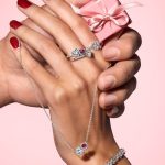 Pandora lansează campania de Valentine's Day, având în prim plan cupluri din viaţa reală